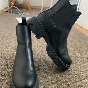 CHUNKY CHELSEA BOOTS